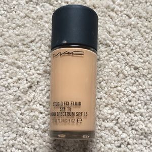 Mac studio fix fluid foundation in NC 25